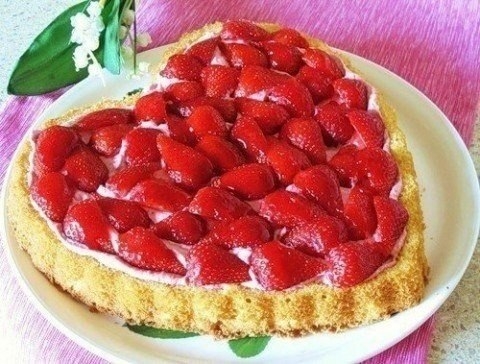Рецепт: Торт "Сердце" с клубникой Рецепт: Торт "Сердце" с клубникой