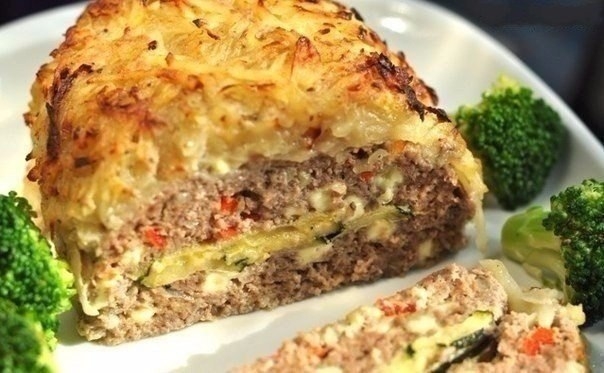 Рецепт: Запеканка из фарша с начинкой и в картофельной "шубке"