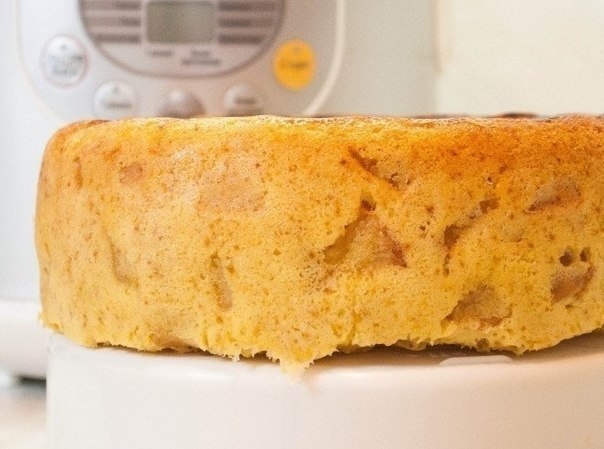 Рецепт: Пышная шарлотка с яблоками в мультиварке.