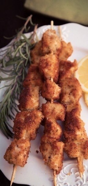 Рецепт: ПАНИРОВАННЫЕ ШАШЛЫЧКИ ИЗ КУРИЦЫ