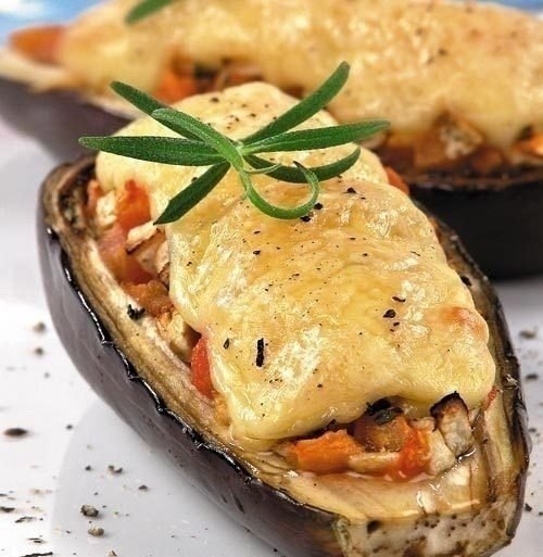 Рецепт: "Баклажаны с курицей под сыром"