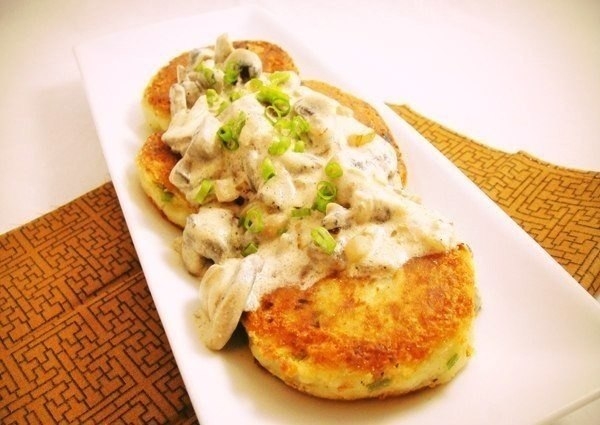 Рецепт: Вкусные картофельные котлетки с соусом Рецепт: Вкусные картофельные котлетки с соусом