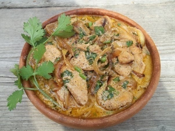 Рецепт: Курица в мультиварке в сметанном соусе Рецепт: Курица в мультиварке в сметанном соусе