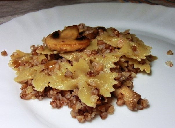 Макароны с кашей и грибами