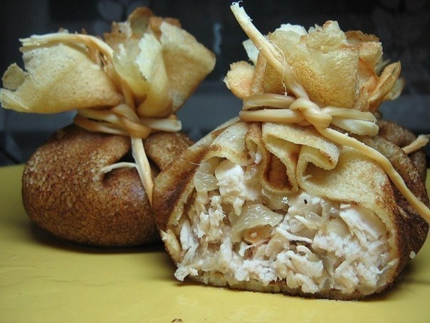 'Блинные мешочки с курицей'