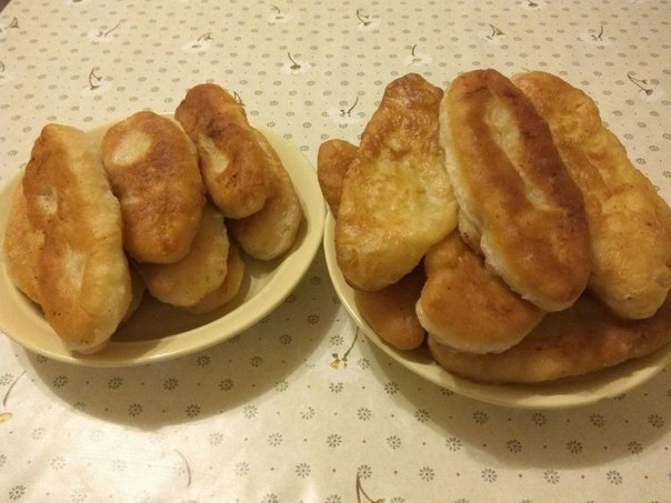 Хочу предложить рецепт жареных пирожков с картошкой) (но у меня еще и с сосисками). Вообщем нам пона