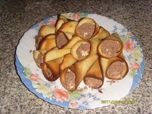 Вафли с кремом,посыпанные тертым шоколадом