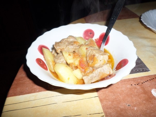 Тушеная картошечка с мясом. Тушеная картошечка с мясом.