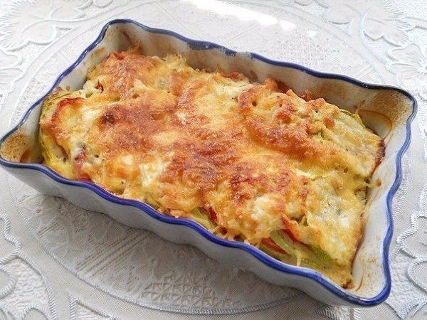 Запеканка из кабачков и помидоров.
