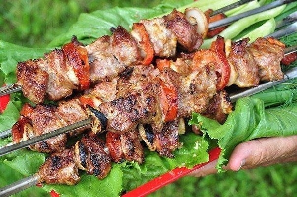 Как замариновать мясо для шашлыка? 8 способов.