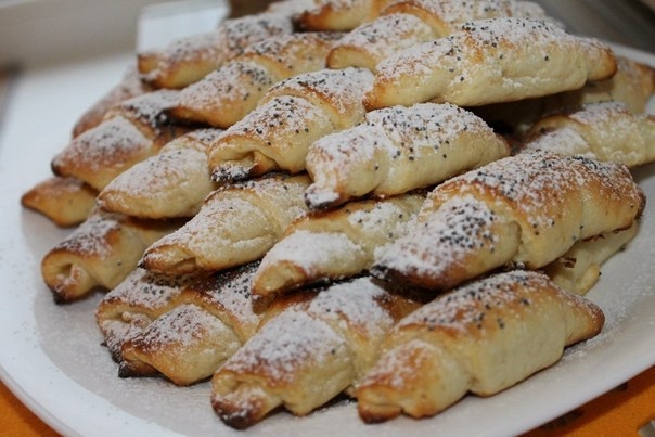 Творожные рогалики с маком.