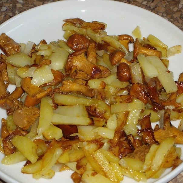 Жареная картошка с грибами в мультиварке