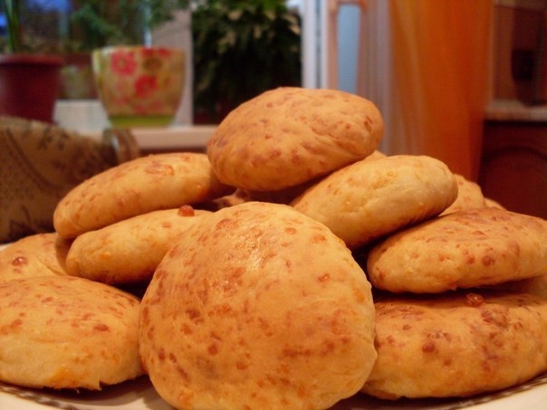 Пышные сырные лепёшки.