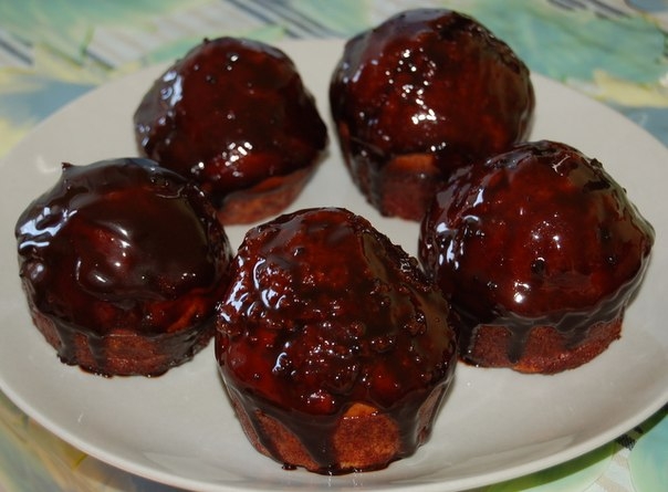 Баба шоколадная с орехами