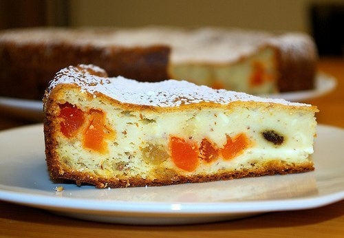 Запеканка творожная с курагой