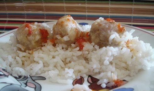 Фрикадельки из куриного фарша с рисом