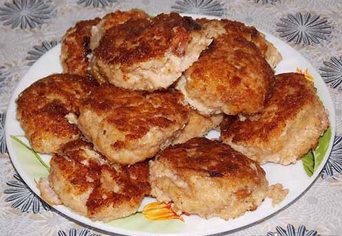 КОТЛЕТЫ ИЗ ТУШЕК КАЛЬМАРОВ С ЧЕСНОКОМ И СЫРОМ
