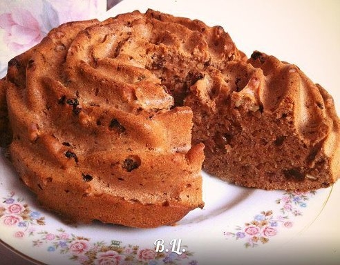 Пирог- коврижка с грецким орехом и изюмом.(постная)