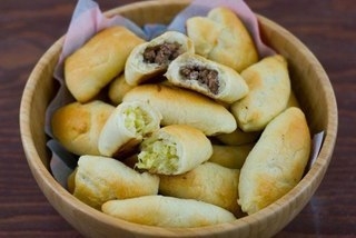 Пирожки с капустой и с мясом