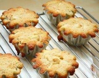 Яблочные кексы с арахисом