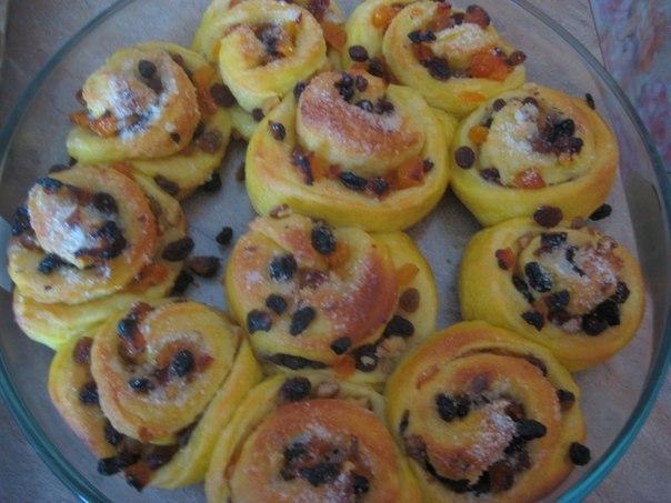 плюшки с сухофруктами и орехами на тыквенном тесте