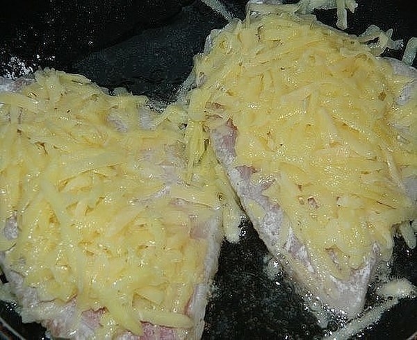Рыбка в хрустящей картофельной корочке вполне может стать одним из наиболее любимых блюд в вашей сем