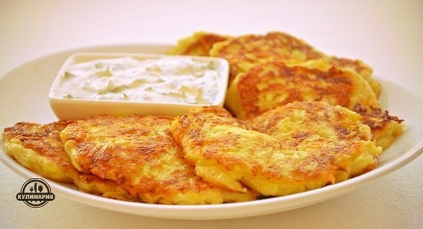 ОЛАДЬИ ИЗ КАБАЧКОВ ИЗ СЫРОМ И ЧЕСНОКОМ