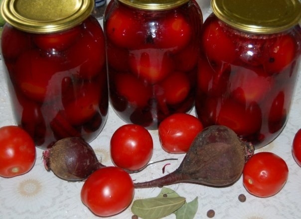 Маринованные помидоры со свеклой