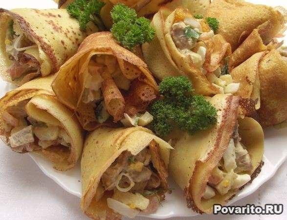 Салат с говядиной в блинных конвертиках