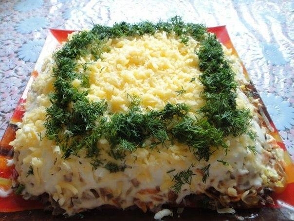 ● САЛАТ С КУРИНОЙ ПЕЧЕНЬЮ ●
