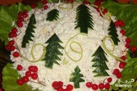 Салат Новогодняя елочка - еще один очень вкусный и красивый салат, который может украсить ваш стол в