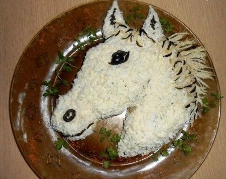 Новогодний салат "Белая сказочная лошадь"