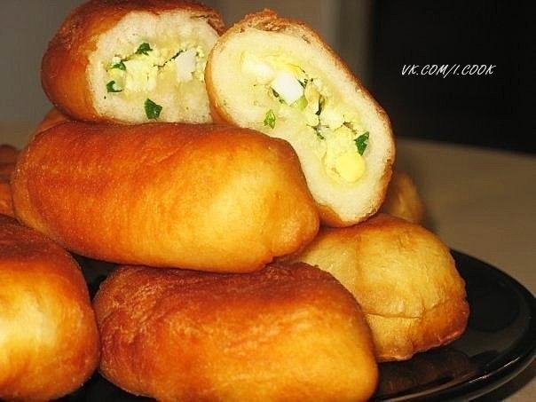 ЖАРЕННЫЕ ПИРОЖКИ С ЗЕЛЕНЫМ ЛУКОМ И ЯЙЦОМ ЖАРЕННЫЕ ПИРОЖКИ С ЗЕЛЕНЫМ ЛУКОМ И ЯЙЦОМ