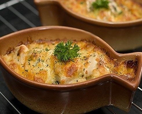 Жульен с кальмарами, грибами и сыром.