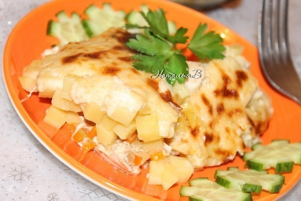 Курица с овощами под сырно-сливочным соусом. Курица с овощами под сырно-сливочным соусом.