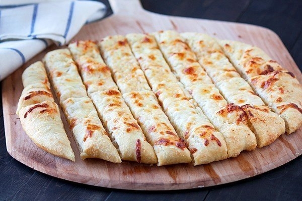 Сырно-чесночные пивные палочки. Сырно-чесночные пивные палочки.