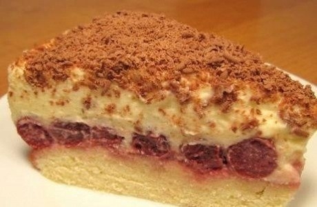 Торт с вишней и кремом из сыра маскарпоне. Торт с вишней и кремом из сыра маскарпоне.