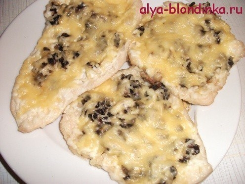 Филе курицы, запечённое с грибами и сыром