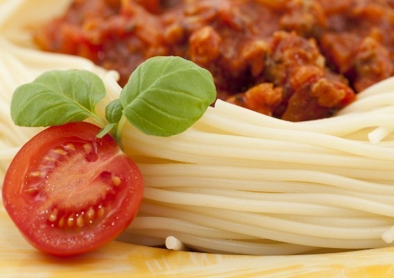 Паста с фаршем, сыром, помидорами по-гречески