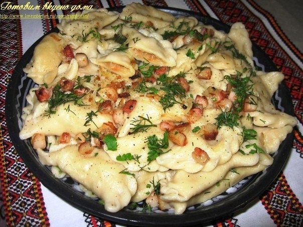 Вареники с тушеной кислой капустой