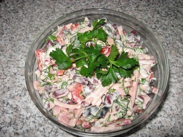 Салат с ветчиной и петрушкой