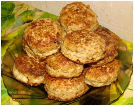 Помимо того, что котлетки сами по себе очень вкусные и сочные, они всегда получаются очень красивыми