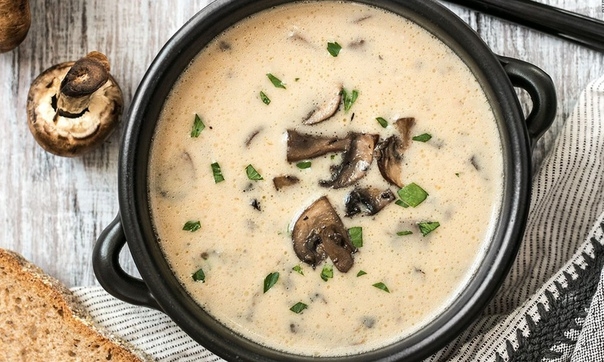Крем-суп из шампиньонов с тимьяном и соевым соусом
