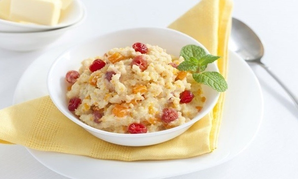 Пшённая каша с бананом, корицей и вяленой клюквой в мультиварке