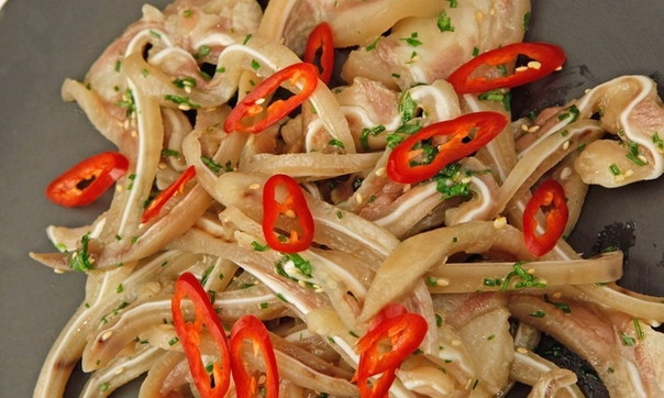 Закуска из поросячьих ушек