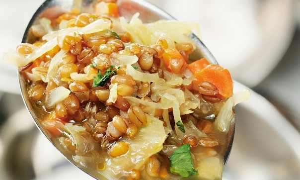 Пшеничная каша с капустой и морковью