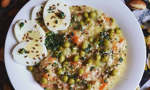 Легкий гороховый суп на курином бульоне