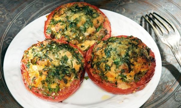 Помидоры, фаршированные семгой и каперсами