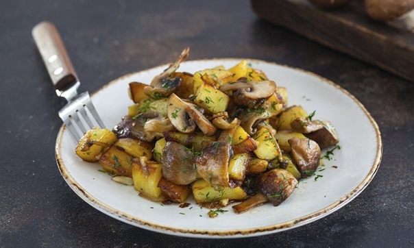Жаркое с грибами и картошкой Жаркое с грибами и картошкой