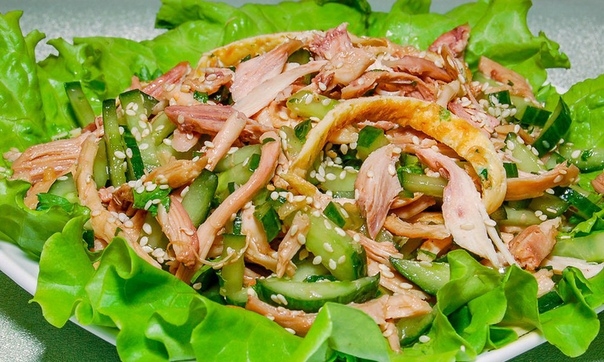 Салат-коктейль из курицы с огурцами Салат-коктейль из курицы с огурцами